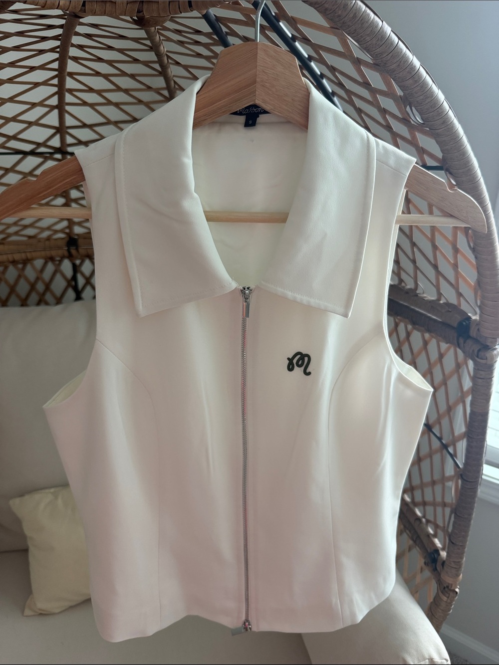 MALBON GOLF Women’s Ivory Sleeveless Zip Front Top with Collar size Small